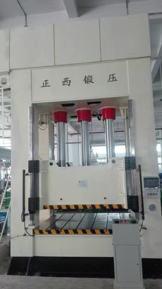 此批設備為重慶客戶一次性向我公司訂購的機器，在所有公司員工的努力下，我們在規(guī)定的時間內(nèi)向客戶交貨并調(diào)試完成。