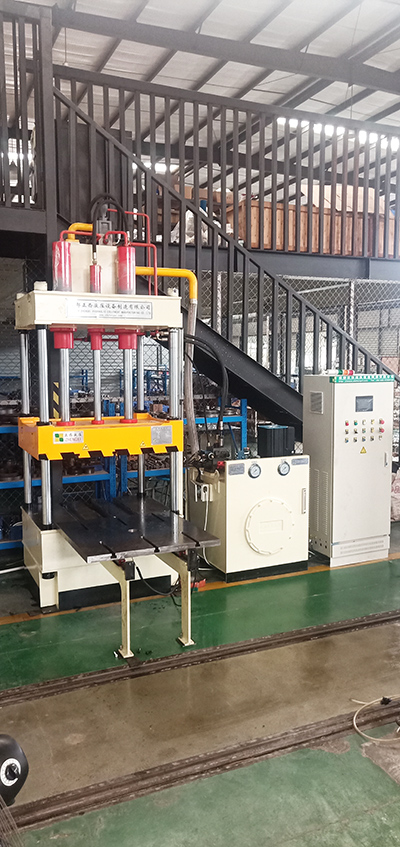 山東德州液壓機(jī)需求客戶定制的60噸精密伺服液壓機(jī)圓滿交貨，祝賀！