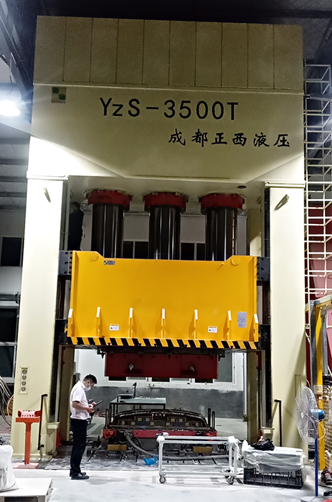 山東青島液壓機(jī)客戶定制的3500噸框架液壓機(jī)，成功安裝交付使用，你想知道交貨期多久嗎？